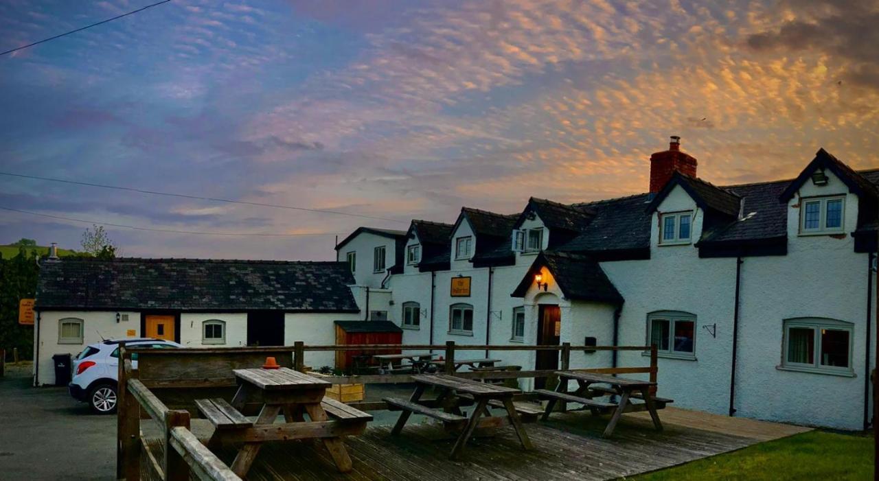 The Dolfor Inn Newtown  Kültér fotó